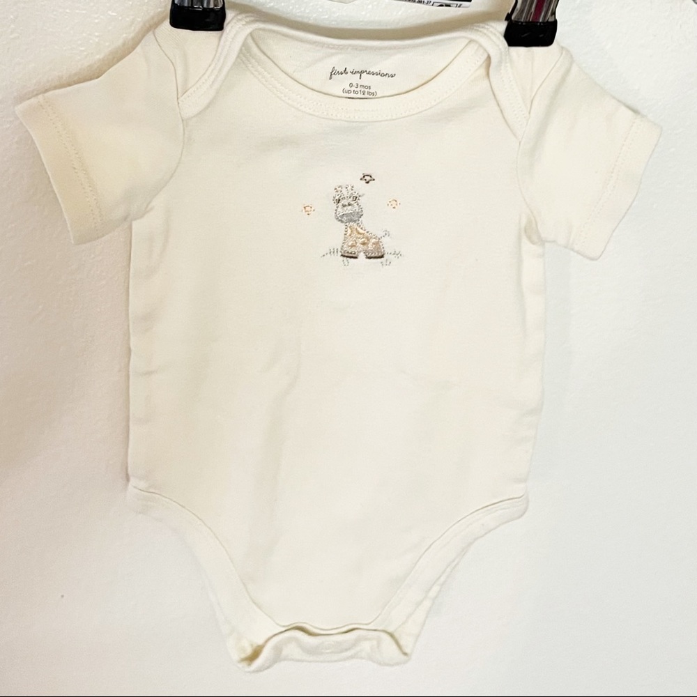 First Impressions- onesie, unisex, off-white w/cute giraffe, size 0-3 mos